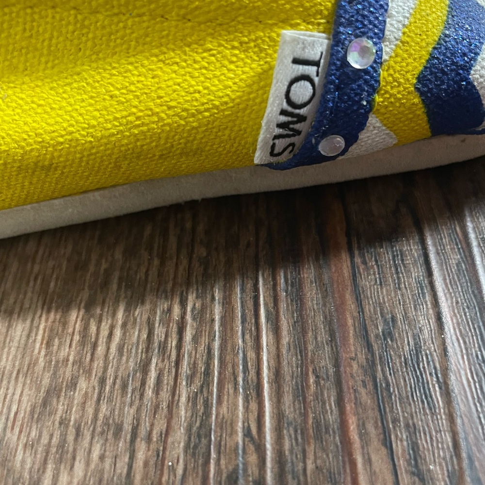 Toms - Picture 3 of 8